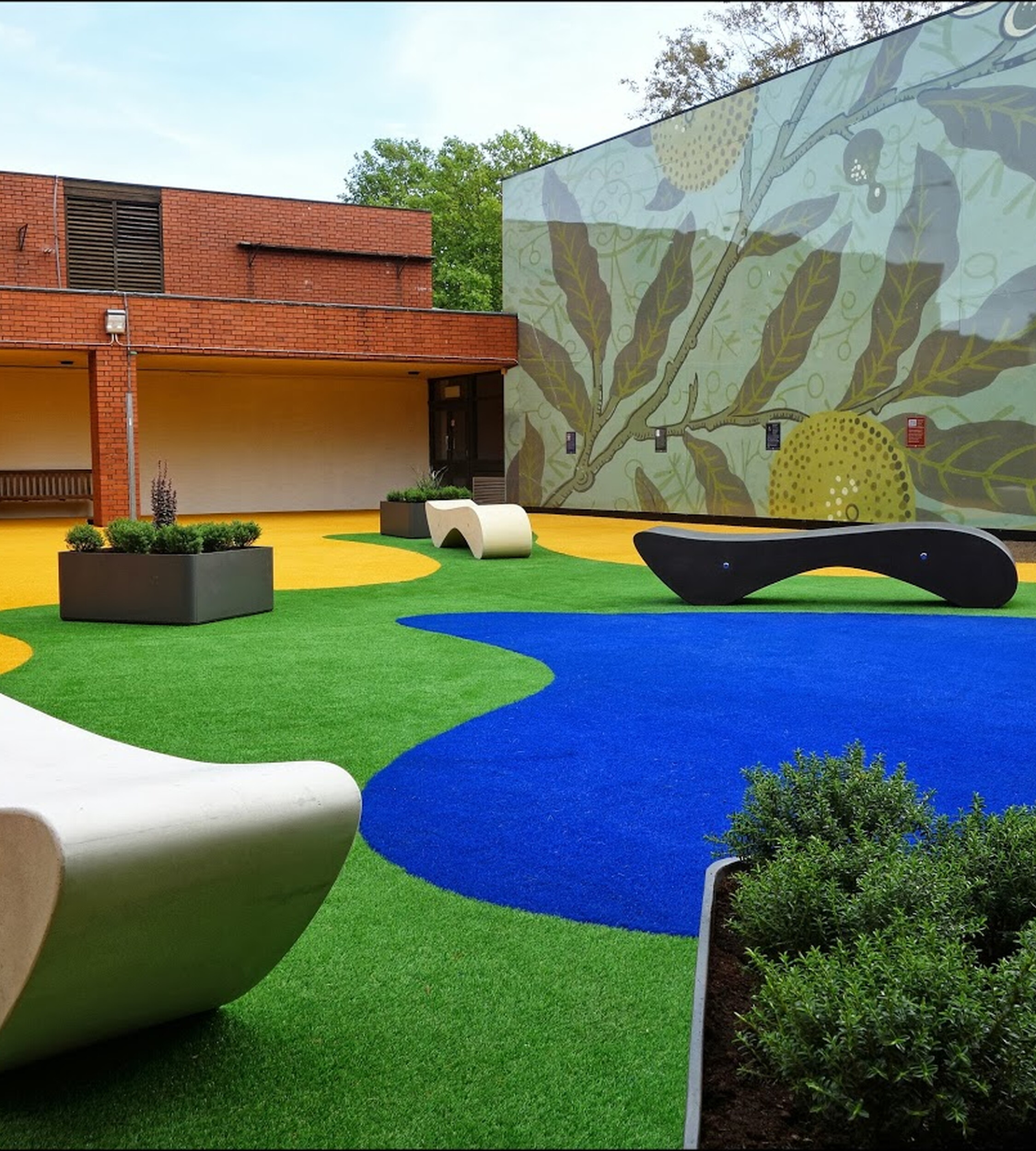 Artificial grass in different colours for every design