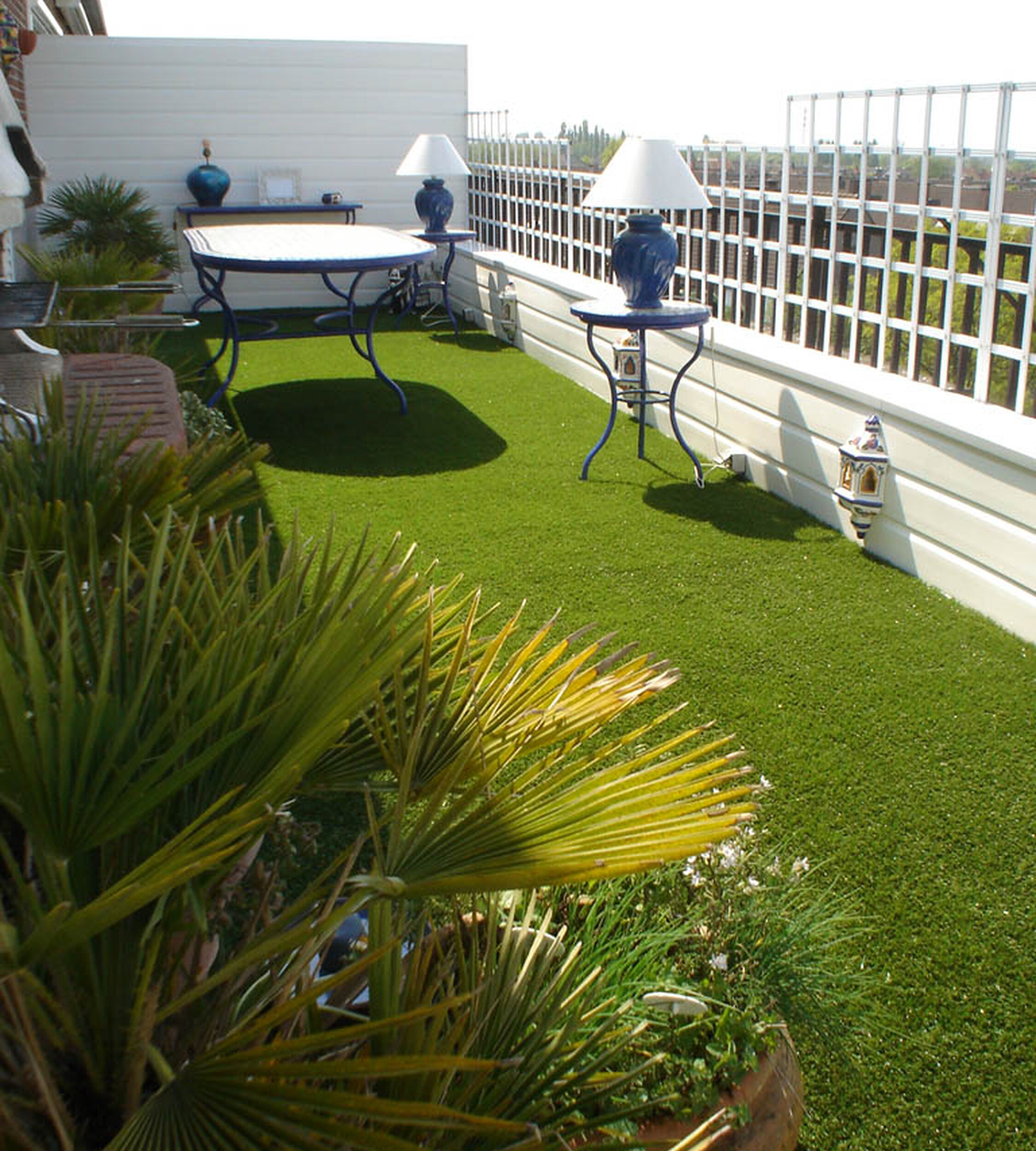 Artificial grass for rooftops - green, durable and low-maintenance