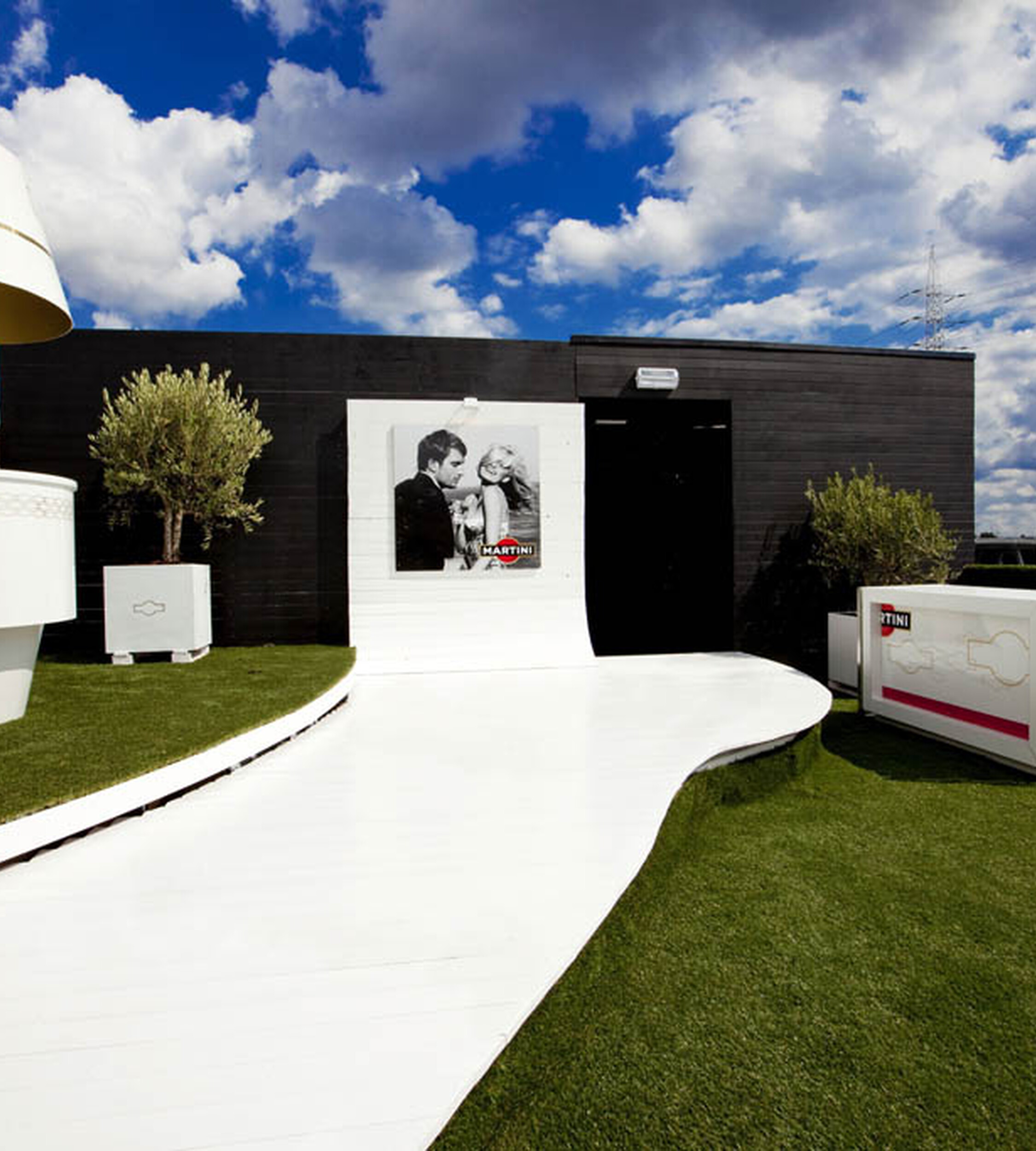Durable artificial grass for events, stylish and easy to install