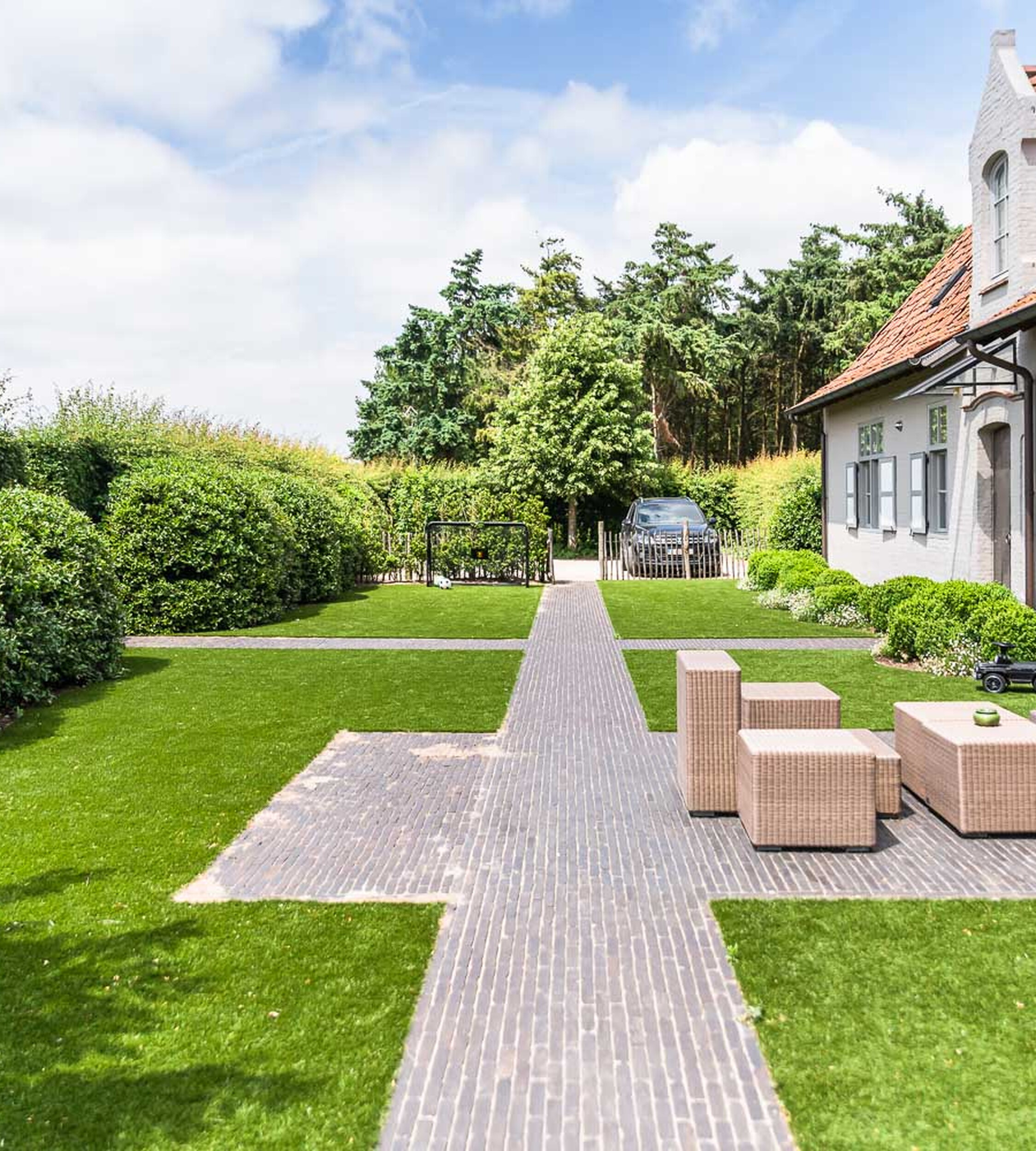 Artificil grass for a natural-looking garden