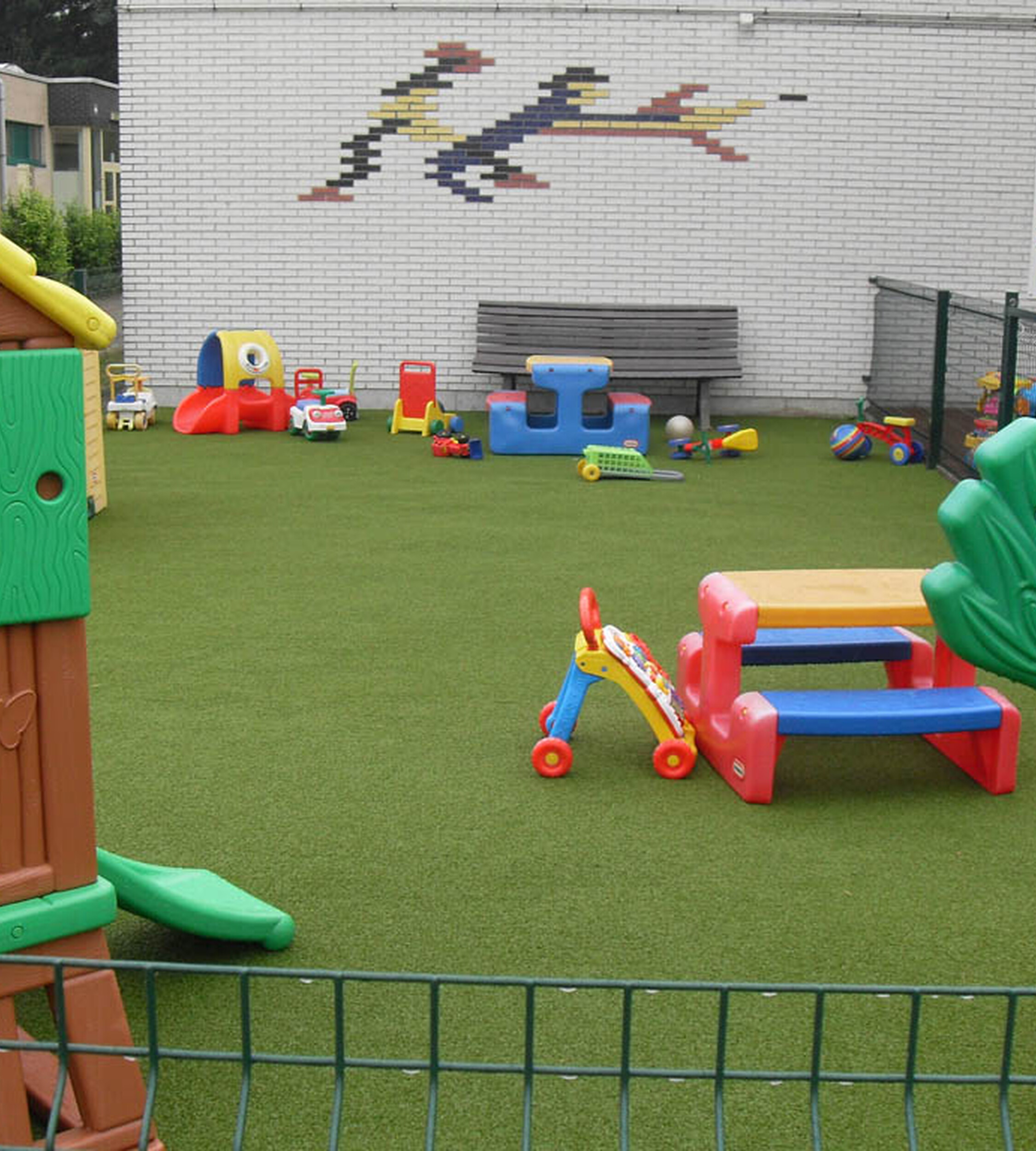 Durable artificial grass for play areas, safe and easy to maintain