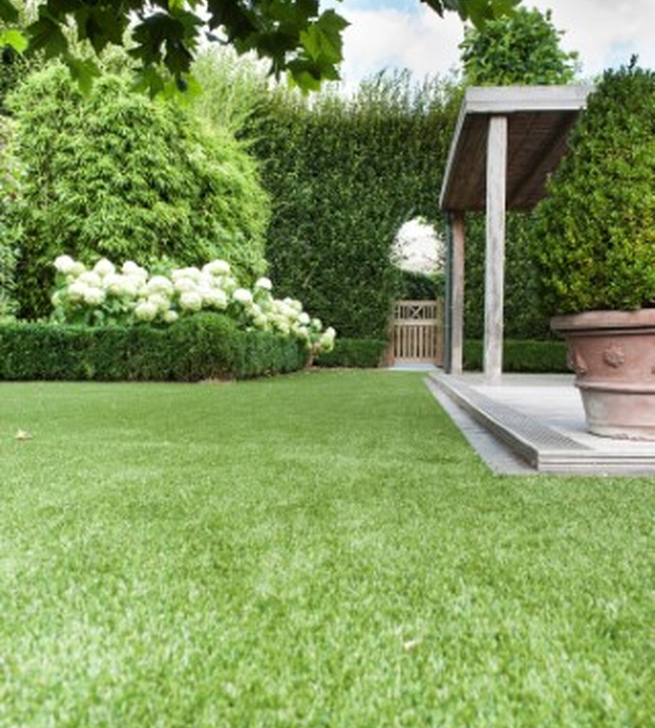 Durable artificial grass for a natural country-style garden, easy to maintain