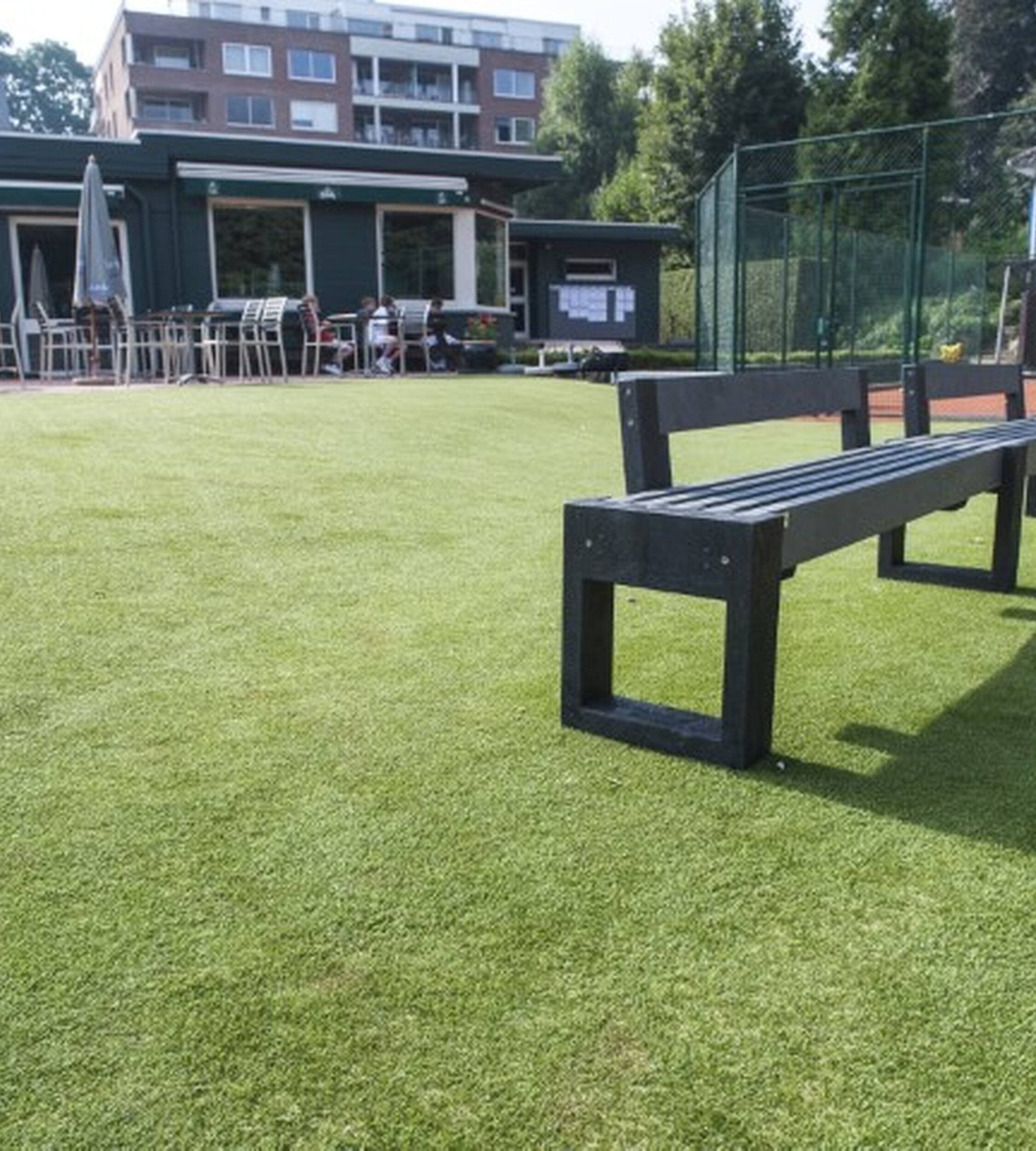 Professiobal durable artificial grass for tennis clubs