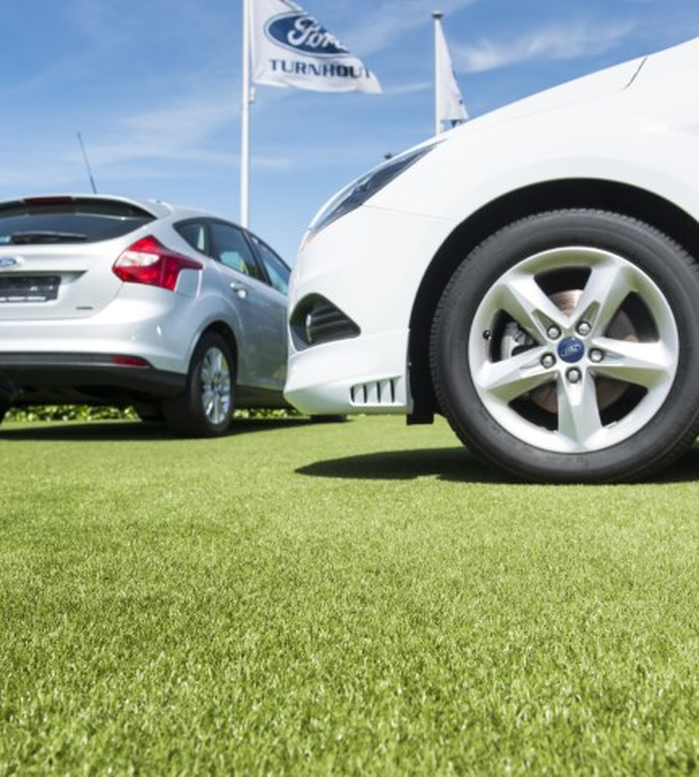 Durable artificial grass for business gardens - professional, sustainable and low-maintenance