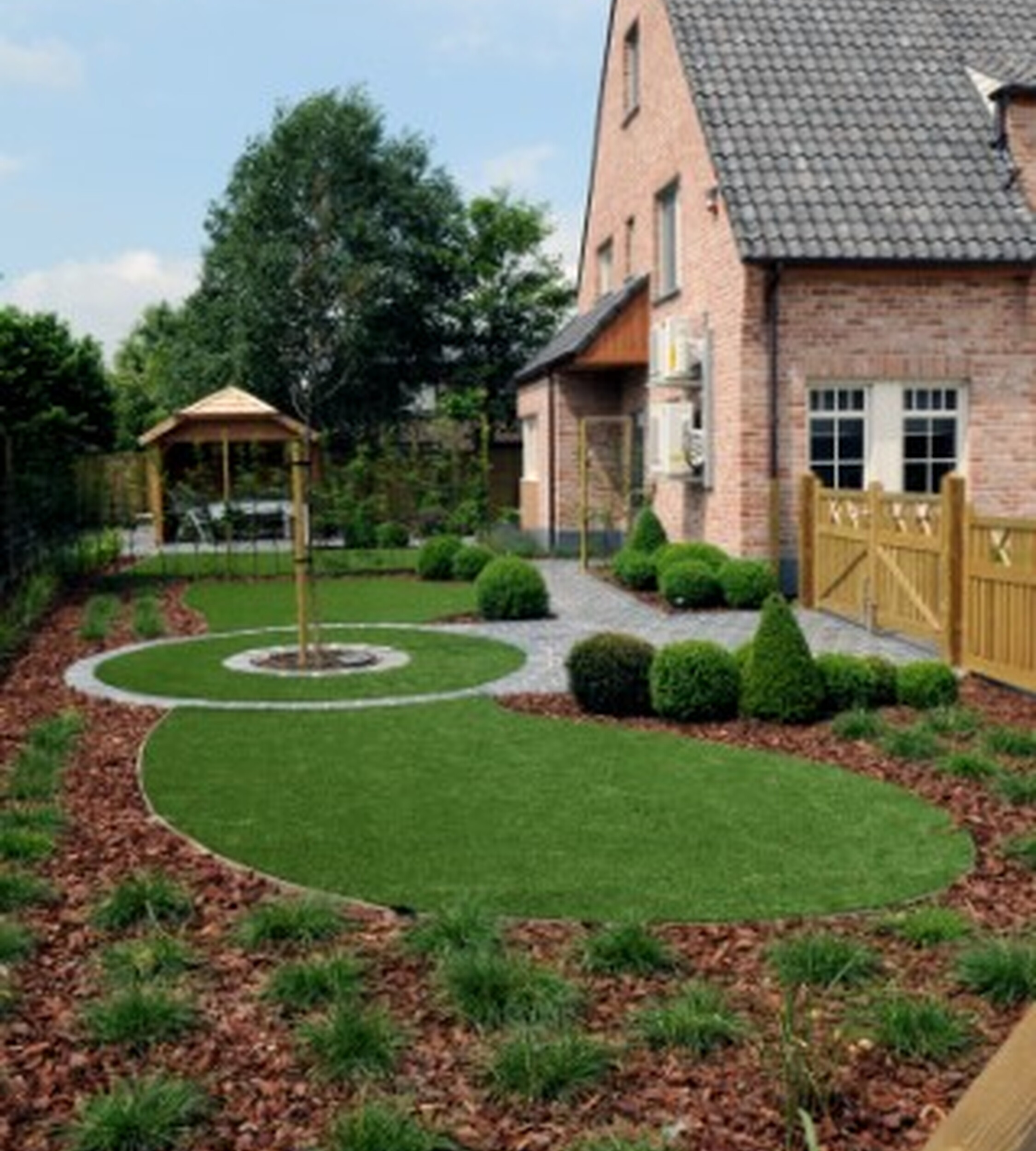 Durable artificial grass in round shapes, garden designs and features