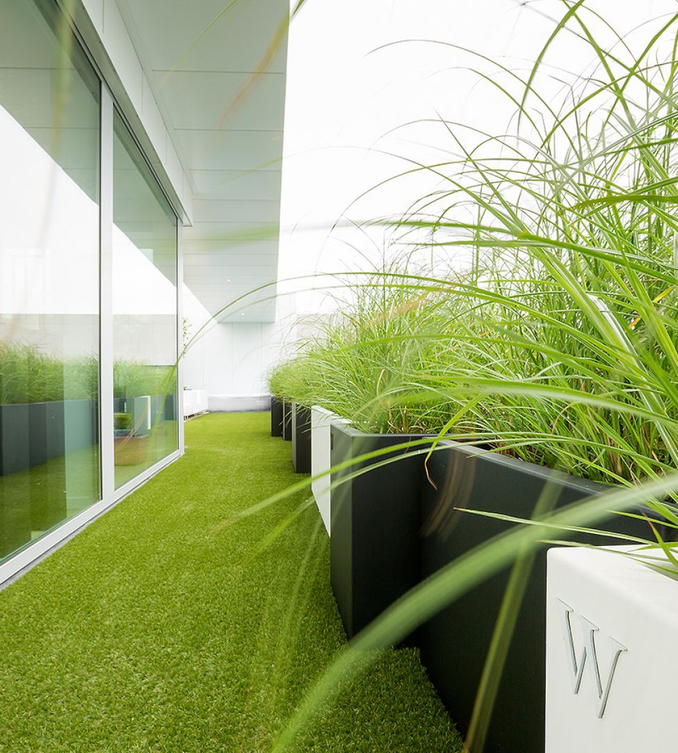 Artificial grass for stylish and low-maintenance rooftop terraces