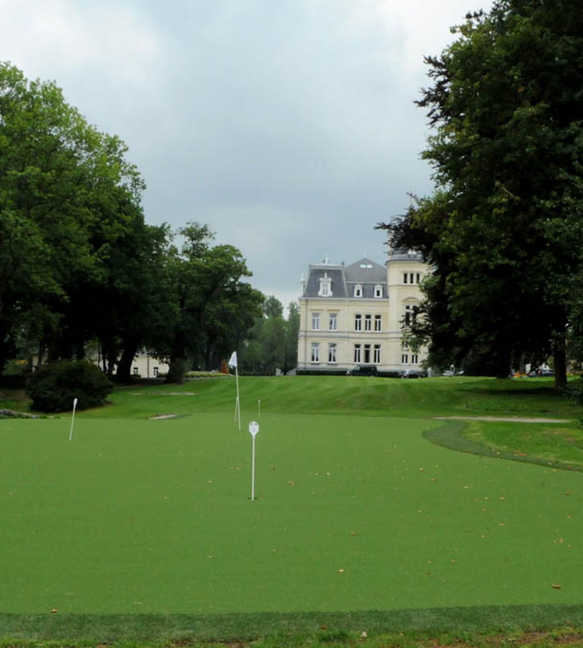 Premium artificial grass for golf greens and practice areas
