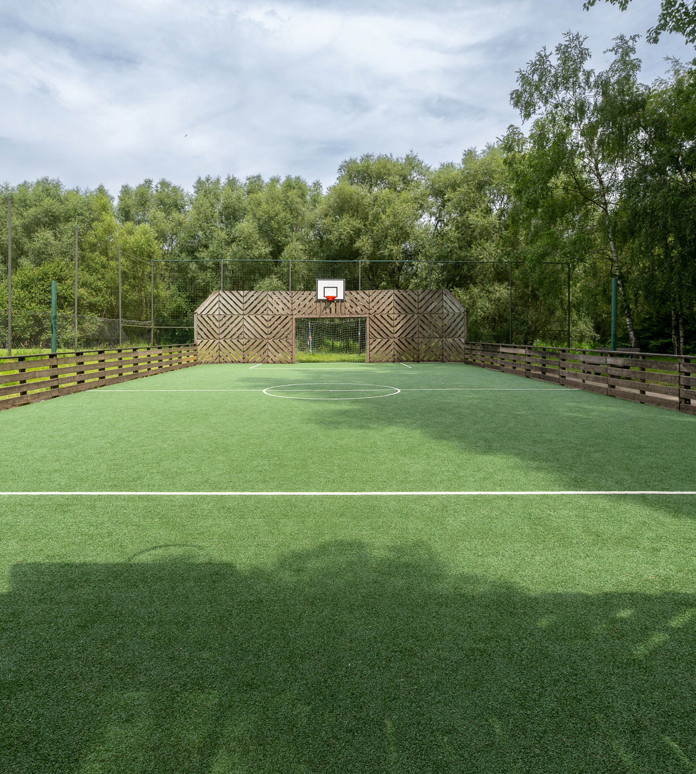 Artificial grass for durable, high-performance panna cages