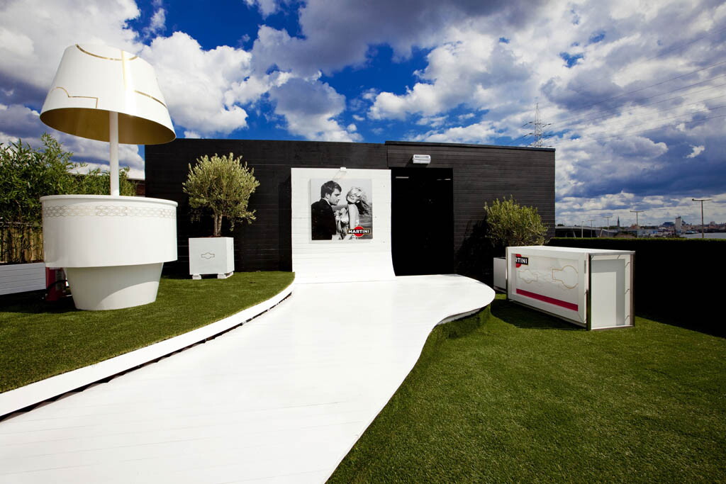 Durable artificial grass for events, stylish and easy to install