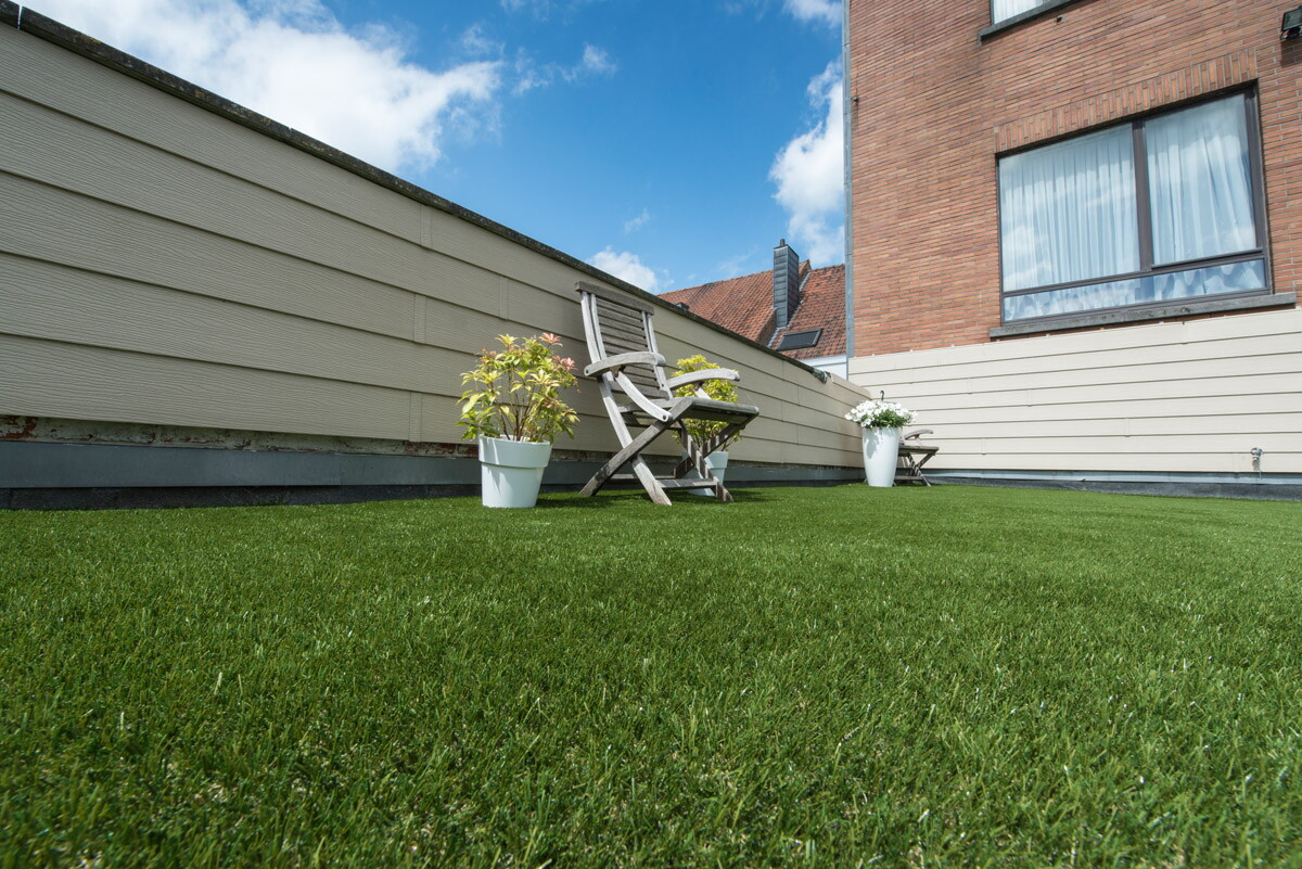 'Durable artificial grass for rooftops, stylish and easy to maintain