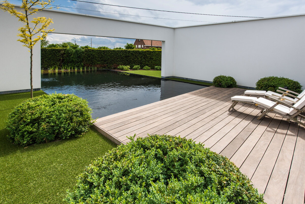 Artificial grass for luxurious and easy-care villa gardens